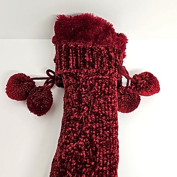 Woman's Maroon Cabin Slipper Socks w/Pom Poms Anti-slip Bottoms Sz 8-11 (NWOT) - Picture 5 of 6